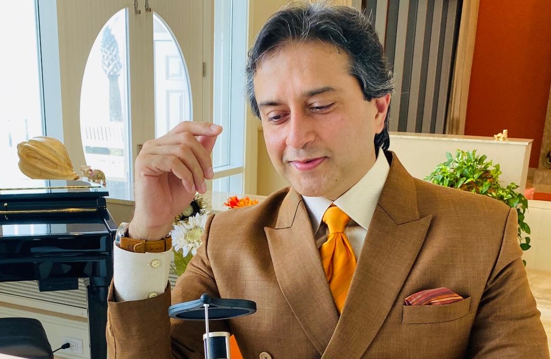 WebinarinNewSuitDesignLinecropped