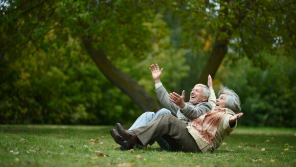 Beautiful,Happy,Old,People,Sitting,In,The,Autumn,Park
