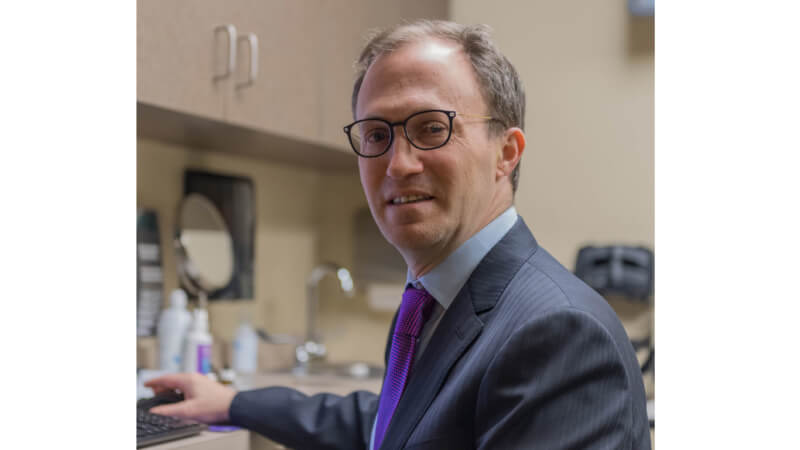 Robert Portrait wide 800x450 1